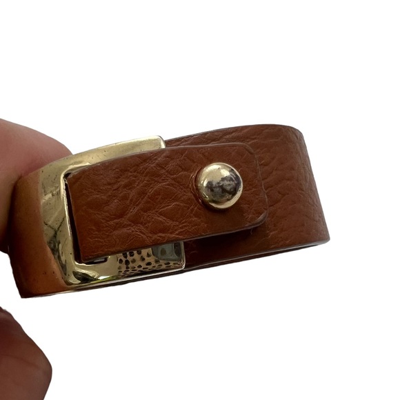 Two Leather Bracelets With Gold Plate ~ One Black, One Brown - Picture 7 of 15